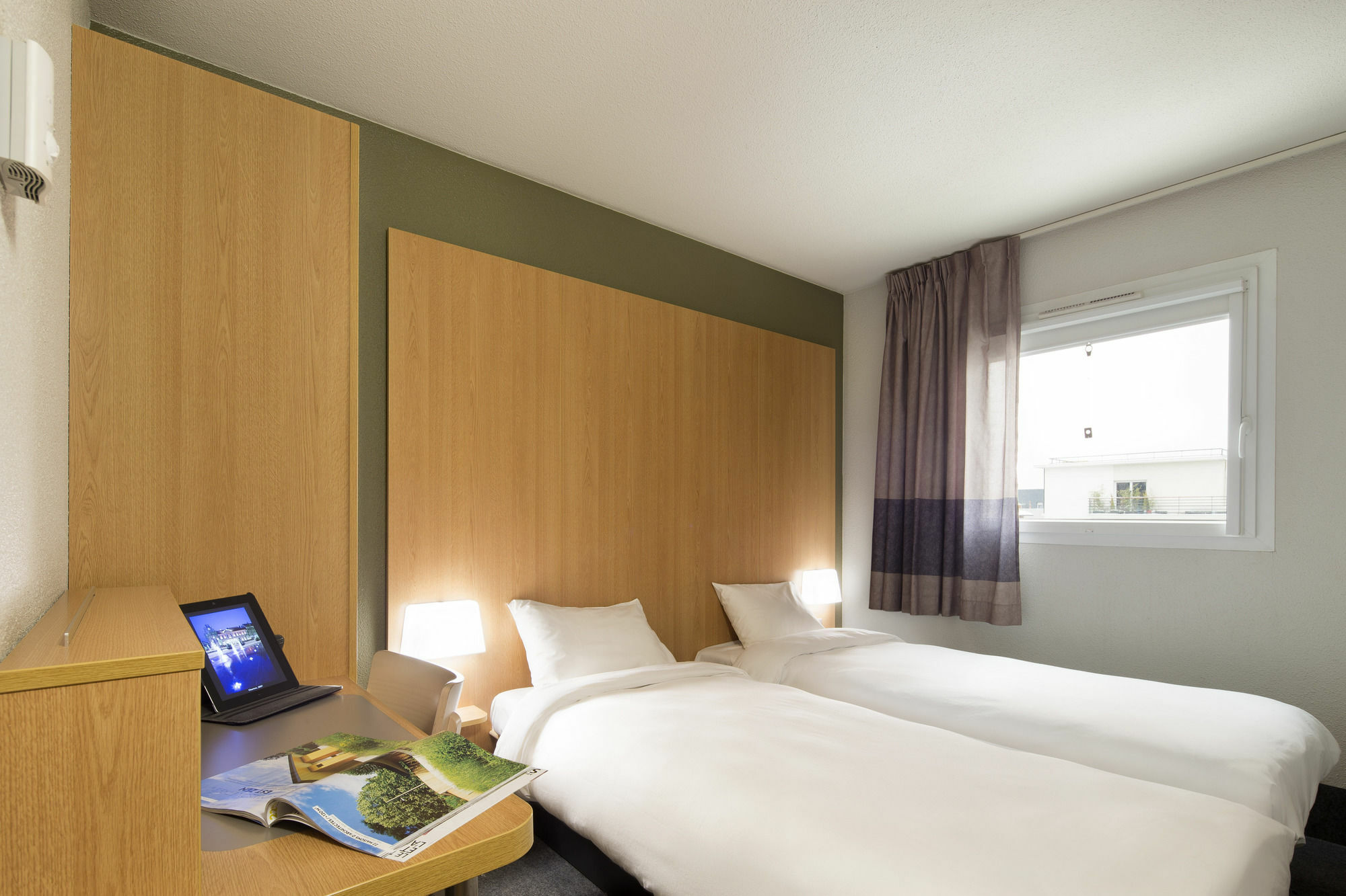 Hotel Inn Design Монлюсон Экстерьер фото