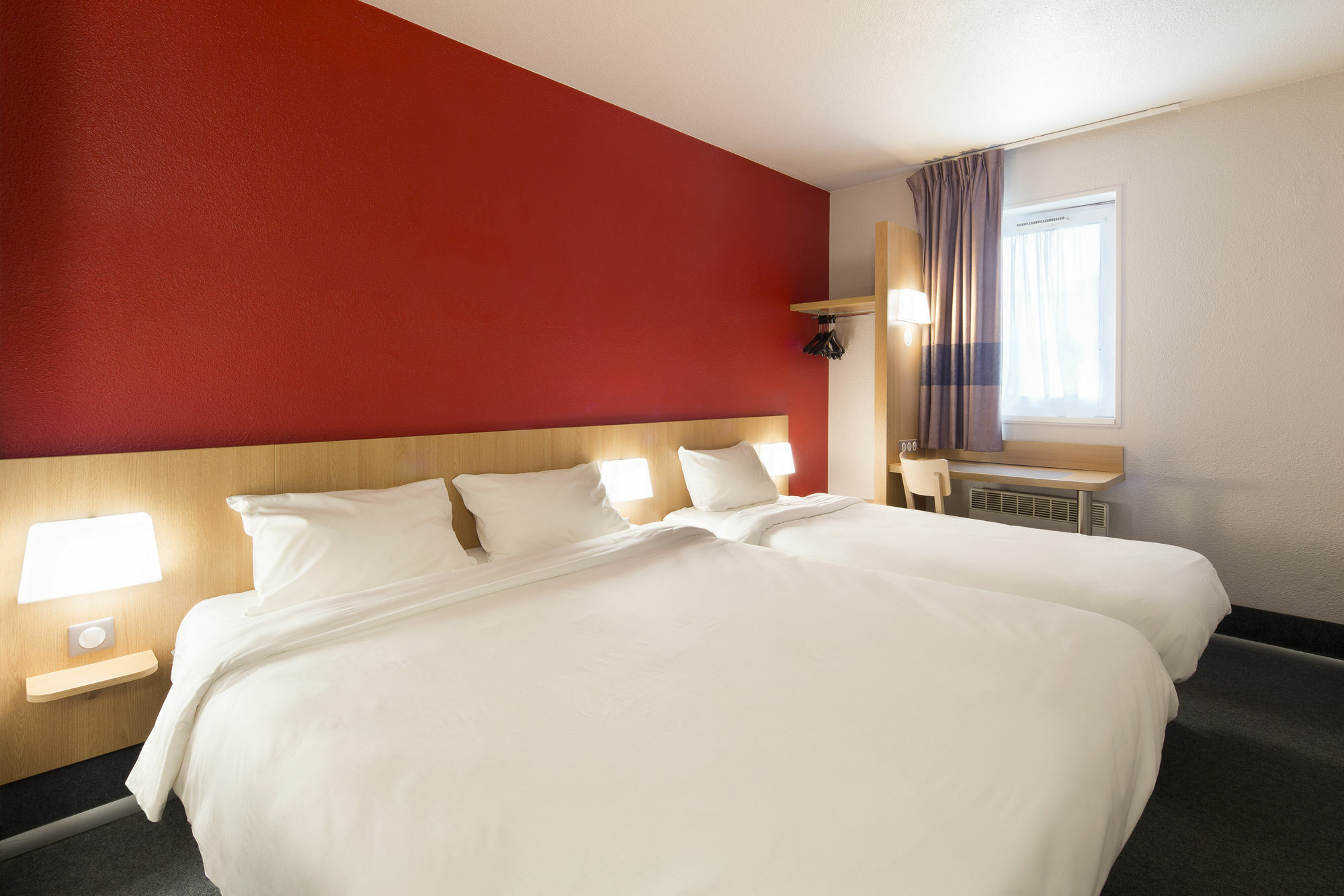 Hotel Inn Design Монлюсон Экстерьер фото