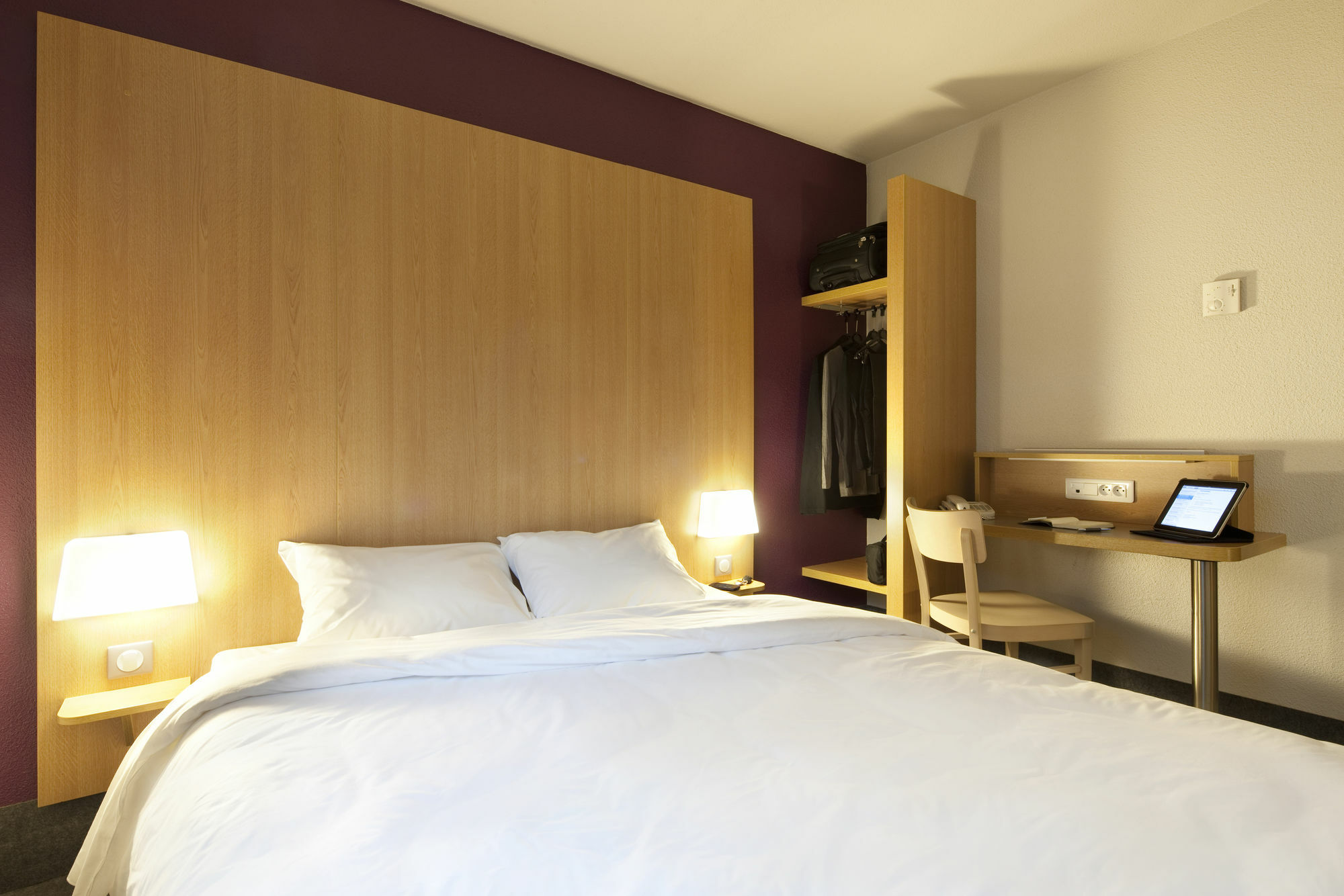 Hotel Inn Design Монлюсон Экстерьер фото